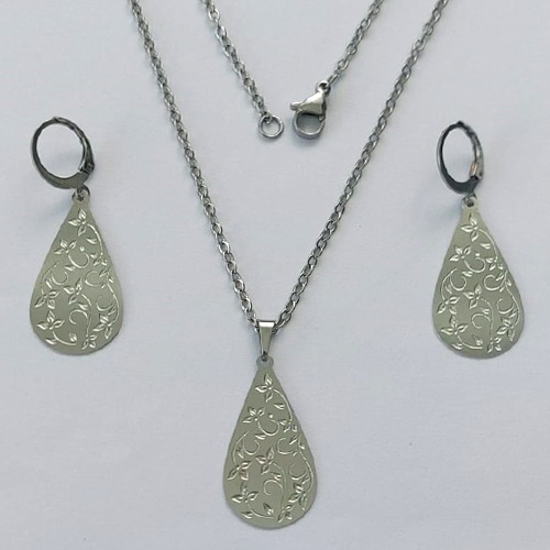 CONJUNTO EM AÇO INOXIDÁVEL - (AÇO03) GARGANTILHA COM CORRENTE 50CM E PINGENTE GOTA DESENHADA 20X9MM E BRINCO ARGOLA DE PRESSÃO COM PINGENTE GOTA DESENHADA 20X9MM- COMPOSIÇÃO: AÇO INOXIDÁVEL - (AÇO1842) ACCJ000097