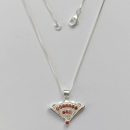 GARGANTILHA FOLHEADA A PRATA COM 50 MILÉSIMOS + VERNIZ DIAMOND- GARGANTILHA CORRENTE VENEZIANA 45CM PINGENTE LEQUE COM MICRO ZIRCÔNIAS LARANJA 17X12MM - FECHO LAGOSTA (PRA181) PRGG001406