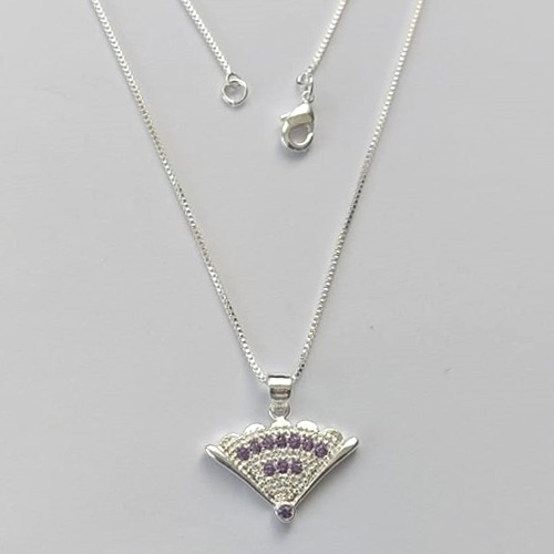 GARGANTILHA FOLHEADA A PRATA COM 50 MILÉSIMOS + VERNIZ DIAMOND- GARGANTILHA CORRENTE VENEZIANA 45CM PINGENTE LEQUE COM MICRO ZIRCÔNIAS LILÁS 17X12MM - FECHO LAGOSTA (PRA182) PRGG001407