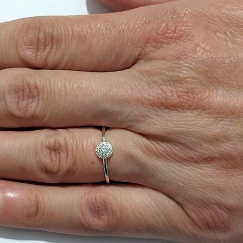 ANEL FOLHEADO A PRATA COM 50 MILÉSIMOS + VERNIZ DIAMOND COM MICRO ZIRCÔNIAS E ZIRCÔNIA REDONDA PRAN000075