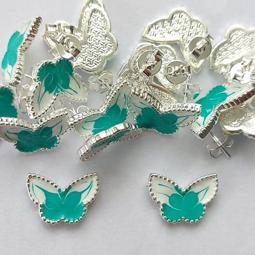 BRINCO FOLHEADO A PRATA COM 50 MILÉSIMOS + VERNIZ DIAMOND - BRINCO DE PINO BORBOLETA VERDE COM BRANCA 8MM (PRA208) PRBR001115