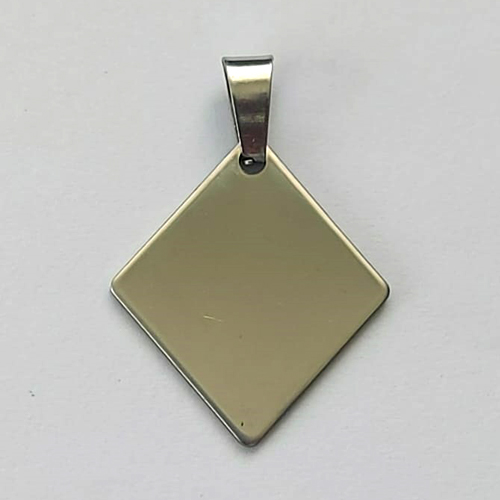 PINGENTE EM AÇO INOXIDÁVEL - PINGENTE PLAQUINHA LOSANGO PARA GRAVAÇÃO 21X24MM - COMPOSIÇÃO: AÇO INOXIDÁVEL (AÇO1865) - ACPG000079