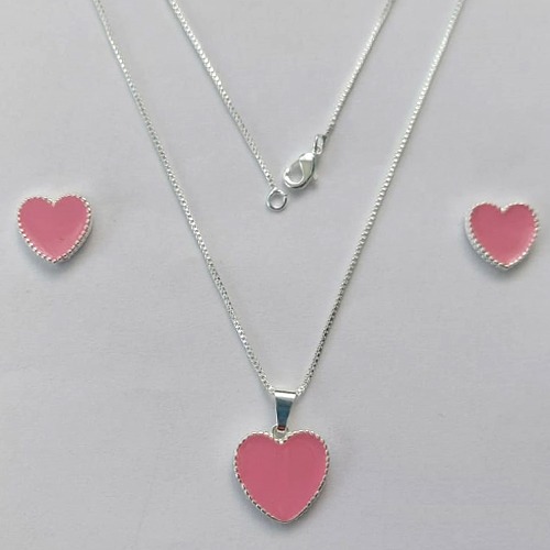 CONJUNTO FOLHEADO A PRATA COM 50 MILÉSIMOS + VERNIZ DIAMOND - CONJUNTO COM CORRENTE VENEZIANA 45CM - BRINCOS DE PINO CORAÇÃO ESMALTADO 11MM E PINGENTE EM CORAÇÃO ESMALTADO ROSA 15MM - (PRA230) PRCJ000161