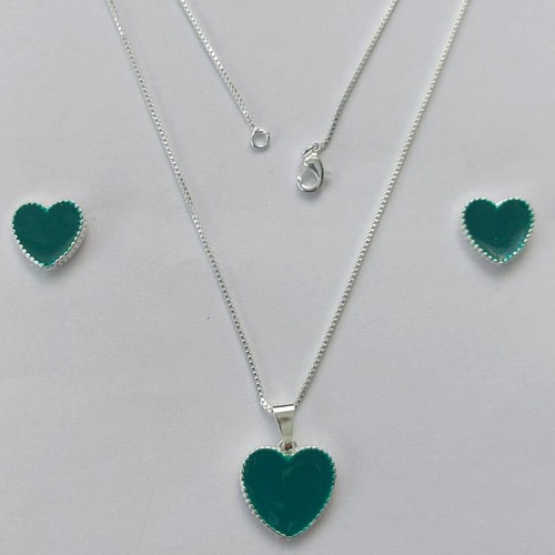 CONJUNTO FOLHEADO A PRATA COM 50 MILÉSIMOS + VERNIZ DIAMOND - CONJUNTO COM CORRENTE VENEZIANA 45CM - BRINCOS DE PINO CORAÇÃO ESMALTADO 11MM E PINGENTE EM CORAÇÃO ESMALTADO VERDE 15MM - (PRA231) PRCJ000162