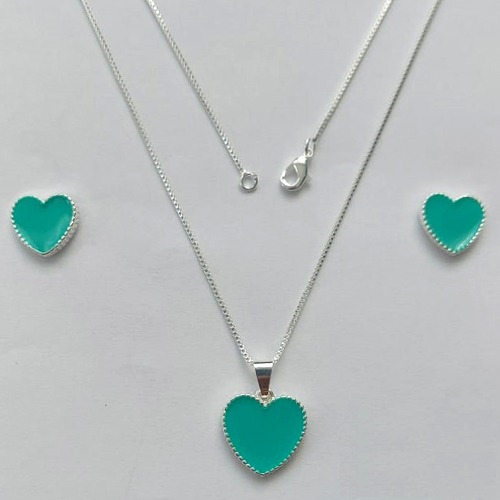 CONJUNTO FOLHEADO A PRATA COM 50 MILÉSIMOS + VERNIZ DIAMOND - CONJUNTO COM CORRENTE VENEZIANA 45CM - BRINCOS DE PINO CORAÇÃO ESMALTADO 11MM E PINGENTE EM CORAÇÃO ESMALTADO VERDE CLARO 15MM - (PRA235)PRCJ000166