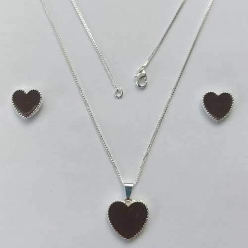 CONJUNTO FOLHEADO A PRATA COM 50 MILÉSIMOS + VERNIZ DIAMOND - CONJUNTO COM CORRENTE VENEZIANA 45CM - BRINCOS DE PINO CORAÇÃO ESMALTADO 11MM E PINGENTE EM CORAÇÃO ESMALTADO MARROM 15MM - (PRA237) PRCJ000168
