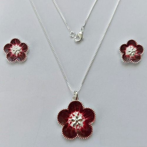 CONJUNTO FOLHEADO A PRATA COM 50 MILÉSIMOS + VERNIZ DIAMOND - CONJUNTO COM CORRENTE VENEZIANA 45CM - BRINCOS DE PINO FLOR ESMALTADA 15MM E PINGENTE EM FLOR ESMALTADA VERMELHO E BRANCO 23MM - (PRA228) PRCJ000181