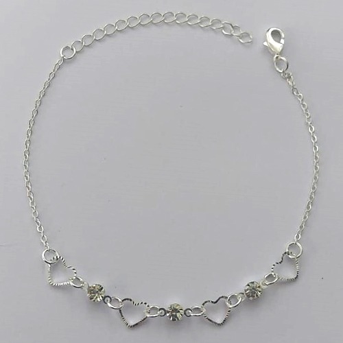 PULSEIRA FOLHEADA A PRATA COM 50 MILÉSIMOS + VERNIZ DIAMOND - PULSEIRA 18CM + EXTENSOR COM STRASS CRISTAIS E CORAÇÕES VAZADOS - (PRA269) PRPS001140