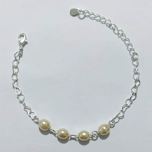 PULSEIRA FOLHEADA A PRATA COM 50 MILÉSIMOS + VERNIZ DIAMOND - PULSEIRA 12CM CORRENTE CORAÇÃO E PÉROLAS + EXTENSOR PRPS001144