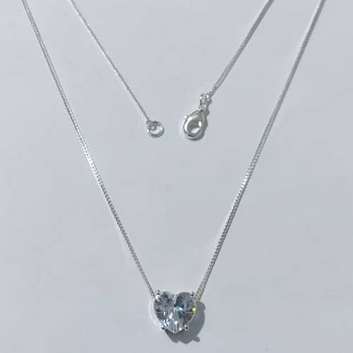 GARGANTILHA FOLHEADA A PRATA COM 50 MILÉSIMOS + VERNIZ DIAMOND - CORRENTE VENEZIANA 45CM PINGENTE FORMATO CORAÇÃO ZIRCÔNIA CRISTAL 10MM - FECHO LAGOSTA + EXTENSOR - PRGG001426