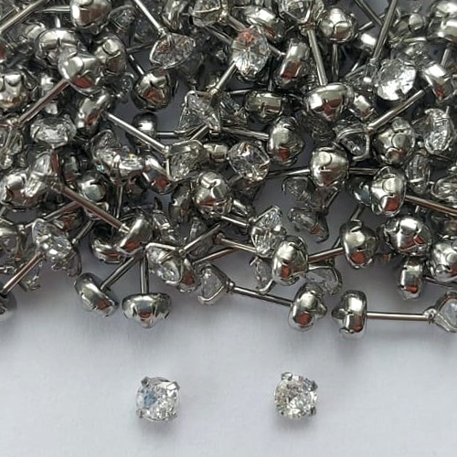 BRINCO EM AÇO INOXIDÁVEL - BRINCO DE PINO COM ZIRCÔNIA 3MM E TARRAXA BABY - COMPOSIÇÃO: AÇO INOXIDÁVEL - (AÇO1888) ACBR000331