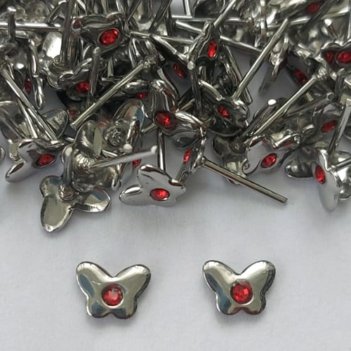 BRINCO EM AÇO INOXIDÁVEL - BRINCO DE PINO BORBOLETA COM ZIRCÔNIA VERMELHA 7MM  - COMPOSIÇÃO: AÇO INOXIDÁVEL - (AÇO1890) ACBR000333