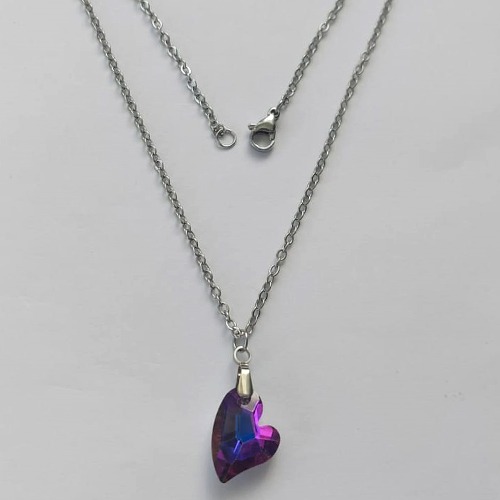 GARGANTILHA EM AÇO INOXIDÁVEL - (AÇO03) GARGANTILHA COM CORRENTE 50CM E PINGENTE CORAÇÃO EM CRISTAL ROSA / ROXO 15MM - COMPOSIÇÃO: AÇO INOXIDÁVEL - (AÇO1925) ACGG000374