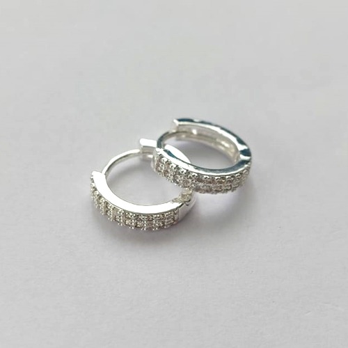 BRINCO FOLHEADA A PRATA COM 50 MILÉSIMOS + VERNIZ DIAMOND - BRINCO ARGOLA COM 2 FILEIRAS DE MICRO ZIRCÔNIAS 13MM PRBR001135