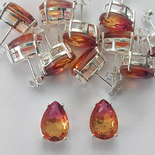 BRINCO FOLHEADA A PRATA COM 50 MILÉSIMOS + VERNIZ DIAMOND - BRINCO DE PINO BASE ALTA FUSÃO RAINBOW 10X14MM (PRA359)(PAR) PRBR001163