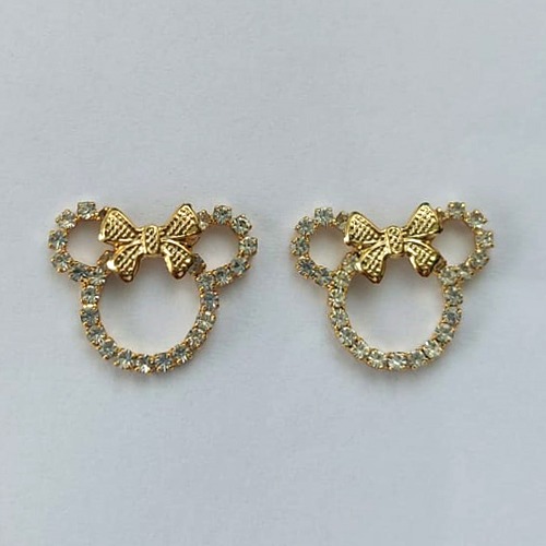 BRINCO FOLHEADO A OURO - BANHADO COM 5 MILÉSIMOS + VERNIZ DIAMOND - BRINCO DE PINO MINNIE COM LAÇO E STRASS 16MM - (OURO299) OUBR000225