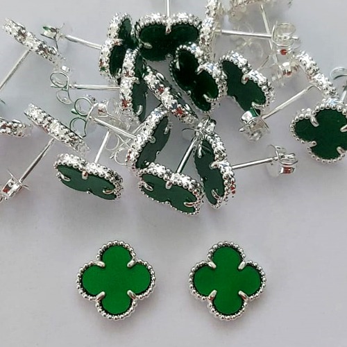 BRINCO FOLHEADO A PRATA COM 50 MILÉSIMOS + VERNIZ DIAMOND - BRINCO DE PINO TREVO VERDE RESINA 10MM (PRA385) PRBR0001194