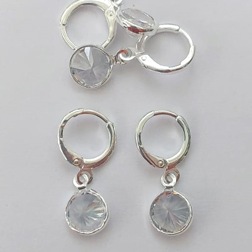 BRINCO FOLHEADO A PRATA COM 50 MILÉSIMOS + VERNIZ DIAMOND - BRINCO DE PRESSÃO (TRANQUETA) ZIRCÔNIA REDONDA 8MM (PRA400) PRBR001201