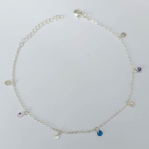 TORNOZELEIRA FOLHEADA A PRATA COM 50 MILÉSIMOS + VERNIZ DIAMOND - TORNOZELEIRA 22CM COM BOLINHAS LISAS E ZIRCÔNIAS COLORIDAS- FECHO LAGOSTA (PRA432)  PRTO000133