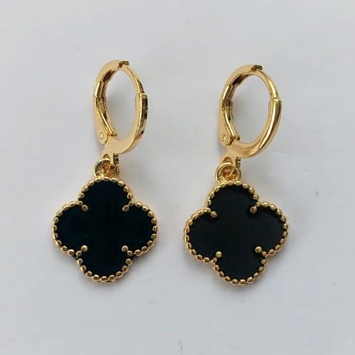 BRINCO FOLHEADO A OURO - BANHADO COM 5 MILÉSIMOS + VERNIZ DIAMOND - BRINCO ARGOLA DE PRESSÃO TREVO PRETO 12MM PRETO - (OURO301) OUBR000226
