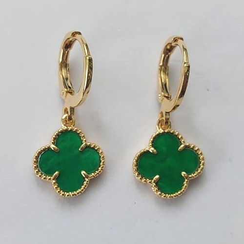 BRINCO FOLHEADO A OURO - BANHADO COM 5 MILÉSIMOS + VERNIZ DIAMOND- BRINCO ARGOLA DE PRESSÃO TREVO VERDE 10MM - (OURO302) OUBR000227