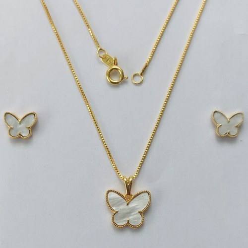 CONJUNTO FOLHEADO A OURO(CJA1056) - BANHADO COM 5 MILÉSIMOS + VERNIZ DIAMOND - CONJUNTO COM CORRENTE VENEZIANA 45CM E BRINCOS DE PINO COM PINGENTE BORBOLETA BRANCA 13MM- (OURO309) OUCJ000053