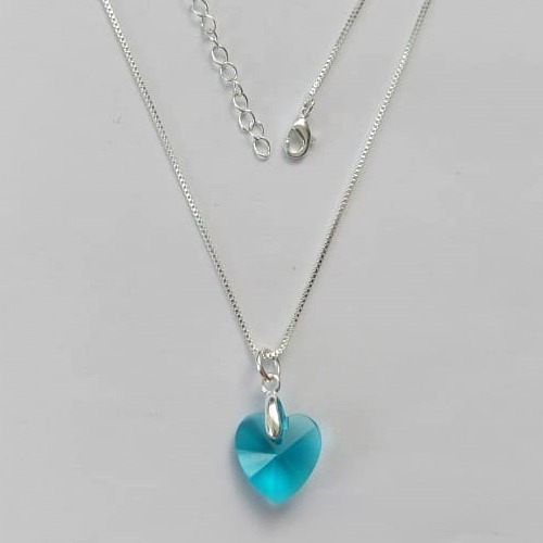 GARGANTILHA FOLHEADO A PRATA COM 50 MILÉSIMOS + VERNIZ DIAMOND - GARGANTILHA CORRENTE VENEZIANA 45CM PINGENTE CORAÇÃO CRISTAL AZUL 13MM  + FECHO LAGOSTA - (PRA445) PRGG001445