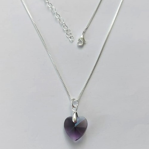GARGANTILHA FOLHEADO A PRATA COM 50 MILÉSIMOS + VERNIZ DIAMOND - GARGANTILHA CORRENTE VENEZIANA 45CM PINGENTE CORAÇÃO LILÁS 13MM  + FECHO LAGOSTA - (PRA447) PRGG001447