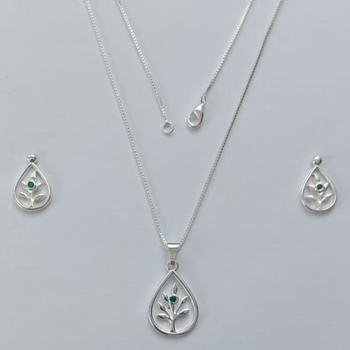 CONJUNTO FOLHEADO A PRATA COM 50 MILÉSIMOS + VERNIZ DIAMOND - CONJUNTO COM CORRENTE VENEZIANA 45CM - BRINCOS DE PINO E PINGENTES EM FLORES VAZADAS COM PEDRA EM ZIRCÔNIA VERDE 14X22MM (PRA449) PRCJ000182