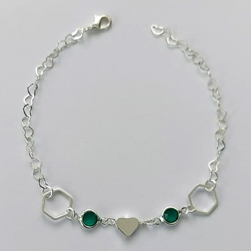PULSEIRA FOLHEADA A PRATA COM 50 MILÉSIMOS + VERNIZ DIAMOND - PULSEIRA COM CORAÇÃO E PEDRA CRISTAL VERDE - TAMANHO: 19CM E  FECHO LAGOSTA (PRA482) PRPS001165