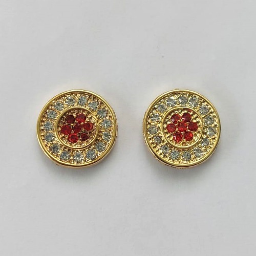 BRINCO FOLHEADO A OURO - BANHADO COM 5 MILÉSIMOS + VERNIZ DIAMOND - BRINCO DE PINO REDONDO COM MICRO ZIRCÔNIAS 13MM - (OURO338) OUBR000253
