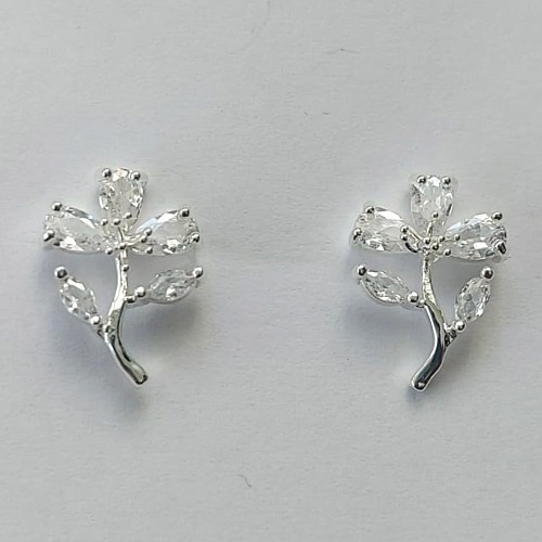 BRINCO FOLHEADA A PRATA COM 50 MILÉSIMOS + VERNIZ DIAMOND - BRINCO DE PINO FLOR COM ZIRCÔNIAS 10MM (PRA489) PRBR001231
