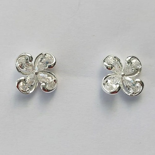 BRINCO FOLHEADA A PRATA COM 50 MILÉSIMOS + VERNIZ DIAMOND - BRINCO DE PINO FLOR COM ZIRCÔNIAS 10MM (PRA493) PRBR001238