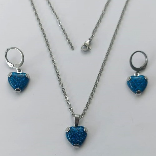 CONJUNTO EM AÇO INOXIDÁVEL - (AÇO03) CONJUNTO COM CORRENTE 50CM E BRINCOS ARGOLINHA DE PRESSÃO COM PINGENTES CORAÇÃO EM CRISTAL COM GLITTER AZUL ESCURO 12MM - COMPOSIÇÃO: AÇO INOXIDÁVEL - (AÇO2083)ACCJ000108