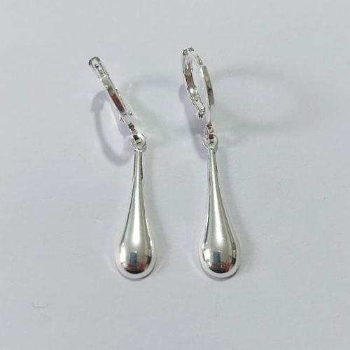 BRINCO FOLHEADA A PRATA COM 50 MILÉSIMOS + VERNIZ DIAMOND - BRINCO ARGOLA DE PRESSÃO COM PINGENTE GOTA 6MM PRBR001257