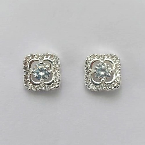 BRINCO FOLHEADA A PRATA COM 50 MILÉSIMOS + VERNIZ DIAMOND -  BRINCOS DE PINO QUADRADO COM MICRO ZIRCÔNIAS 8MM (PRA558) PRBR001267