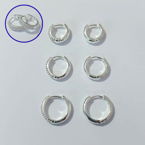 TRIO DE BRINCOS FOLHEADOS A PRATA COM 50 MILÉSIMOS + VERNIZ DIAMOND - TRIO DE BRINCOS ARGOLAS COM 2 FILEIRAS DE MICRO ZIRCÔNIAS 15/12/11MM PRBR001305