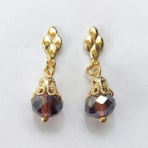 BRINCO FOLHEADO A OURO - BANHADO COM 5 MILÉSIMOS + VERNIZ DIAMOND - BRINCO DE PINO BASE OVAL E CRISTAL AUSTRÍACO 8MM (OURO452) OUBR000300