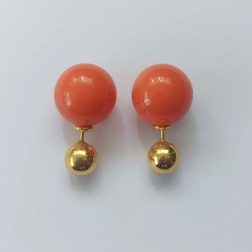 BRINCO FOLHEADO A OURO - BANHADO COM 5 MILÉSIMOS + VERNIZ DIAMOND - BRINCO DE PINO COM PÉROLAS COLORIDAS - (OURO496) OUBR000307