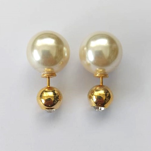 BRINCO FOLHEADO A OURO - BANHADO COM 5 MILÉSIMOS + VERNIZ DIAMOND - BRINCO DE PINO COM PÉROLA E ZIRCÔNIA CRISTAL - (OURO521) OUBR000342