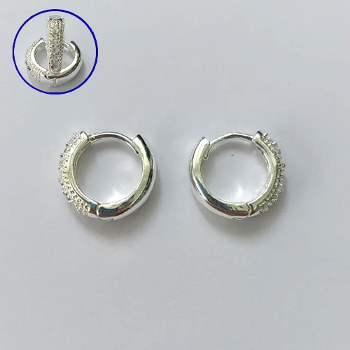 BRINCO FOLHEADO A PRATA COM 50 MILÉSIMOS + VERNIZ DIAMOND - BRINCO ARGOLA CRAVEJADO COM 1 FILEIRA DE MICROS ZIRCÔNIAS 3X11MM - (PRA625) PRBR001334