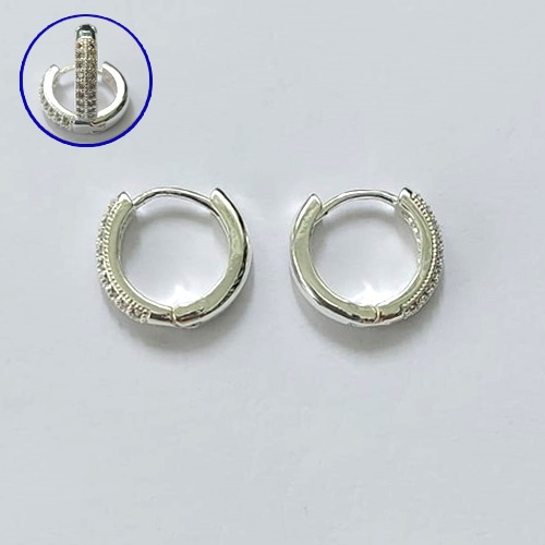 BRINCO FOLHEADO A PRATA COM 50 MILÉSIMOS + VERNIZ DIAMOND - BRINCO ARGOLA CRAVEJADO COM 2 FILEIRAS DE MICROS ZIRCÔNIAS 2X14MM - (PRA630) PRBR001340