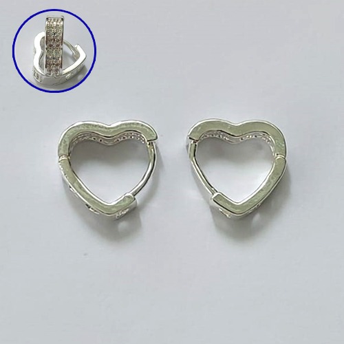 BRINCO FOLHEADO A PRATA COM 50 MILÉSIMOS + VERNIZ DIAMOND - BRINCO ARGOLA CORAÇÃO CRAVEJADO COM 2 FILEIRAS DE MICROS ZIRCÔNIAS 10MM - PRBR001343