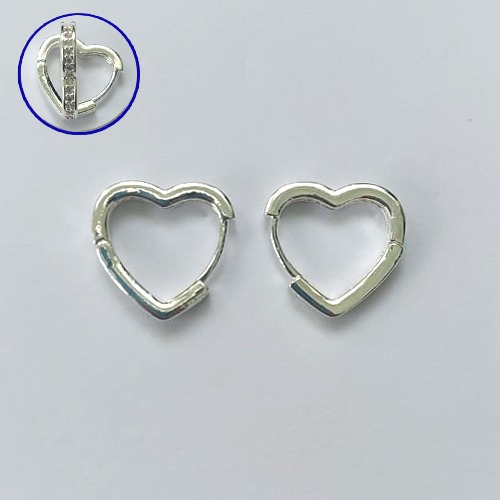 BRINCO FOLHEADO A PRATA COM 50 MILÉSIMOS + VERNIZ DIAMOND - BRINCO ARGOLA CORAÇÃO CRAVEJADO COM 1 FILEIRA DE MICROS ZIRCÔNIAS 2X11MM - (PRA635) PRBR001345