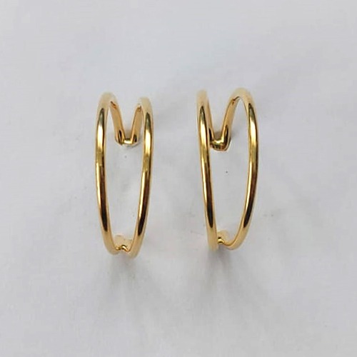 BRINCO FOLHEADO A OURO - BANHADO COM 5 MILÉSIMOS + VERNIZ DIAMOND - ) BRINCO DE PINO ARGOLA DUPLA 19MM - (OURO554) OUBR000349