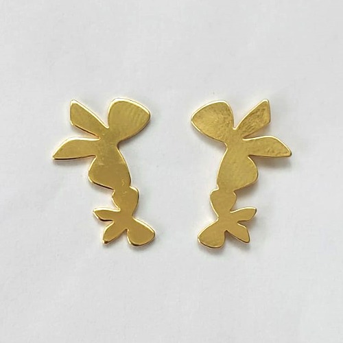 BRINCO FOLHEADO A OURO - BANHADO COM 5 MILÉSIMOS + VERNIZ DIAMOND - BRINCO DE PINO LACINHOS 13X21MM - (OURO562) OUBR000360