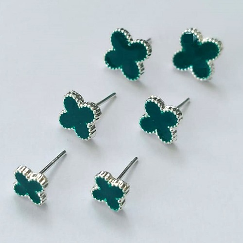 BRINCO FOLHEADO A PRATA COM 50 MILÉSIMO+ VERNIZ DIAMOND TRIO DE BRINCOS COM TREVOS VERDES 10/7/6MM (PRA664) PRBR001361