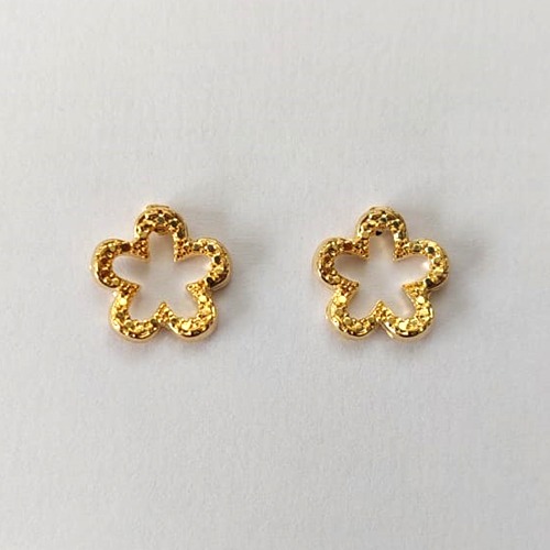 BRINCO FOLHEADO A OURO - BANHADO COM 5 MILÉSIMOS + VERNIZ DIAMOND - BRINCO DE PINO TREVO VAZADO 12MM - (OURO642) OUBR000380