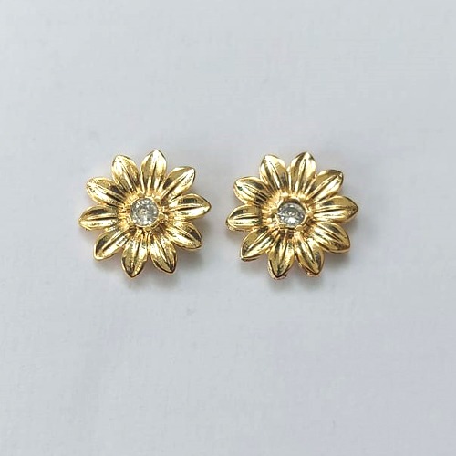 BRINCO FOLHEADO A OURO - BANHADO COM 5 MILÉSIMOS + VERNIZ DIAMOND - BRINCO DE PINO FLOR COM ZIRCÔNIA 11MM - (OURO656) OUBR000391