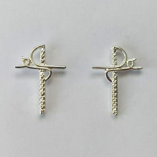 BRINCO FOLHEADO A PRATA COM 50 MILÉSIMO+ VERNIZ DIAMOND CRUCIFIXO 12MM - (PRA671) PRBR001370